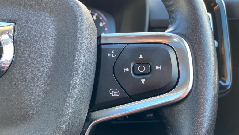 Volvo Xc40 2.0 B4P Inscription 5dr Auto Petrol Estate